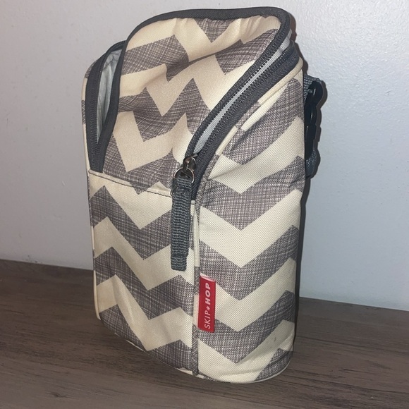 Skip Hop Grab & Go Double Bottle Bag, Chevron - Picture 5 of 8